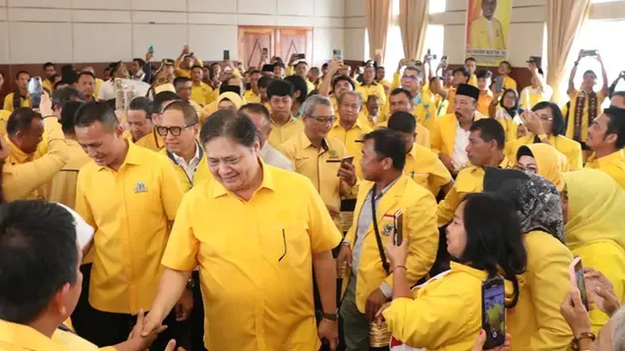 DPP Partai Golkar membantah Bahlil merupakan kader partai. Wakil Sekretaris Jenderal Partai Golkar Samsul Hidayat mengatakan, Bahlil pernah mengaku tidak lagi menjadi kader partai beringin sejak 10 tahun lalu.