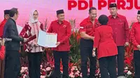 PDIP mengumumkan sejumlah pasangan bakal calon kepala daerah untuk Pilkada 2024. Namun tidak ada pengumuman paslon untuk Pilkada Jakarta, Jawa Timur, dan Jawa Barat. Sebelumnya, PDIP disebut-sebut bakal mengusung Anies Baswedan-Rano Karno di Pilgub Jakarta. (Liputan6.com/Nanda Perdana Putra)