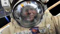 Kalau bosan dengan pekerjaan Anda sekarang, cobalah melamar menjadi antariksawan International Space Station (ISS).
