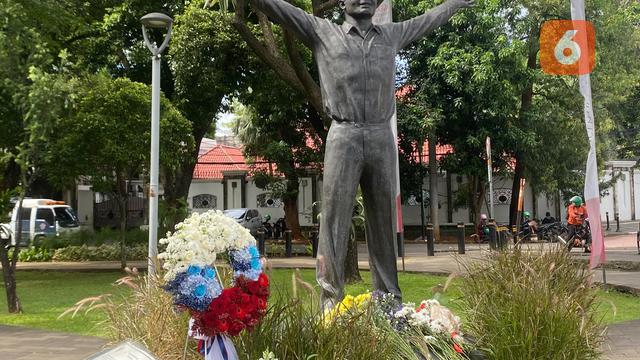 Patung Yuri Gagarin Taman Matraman