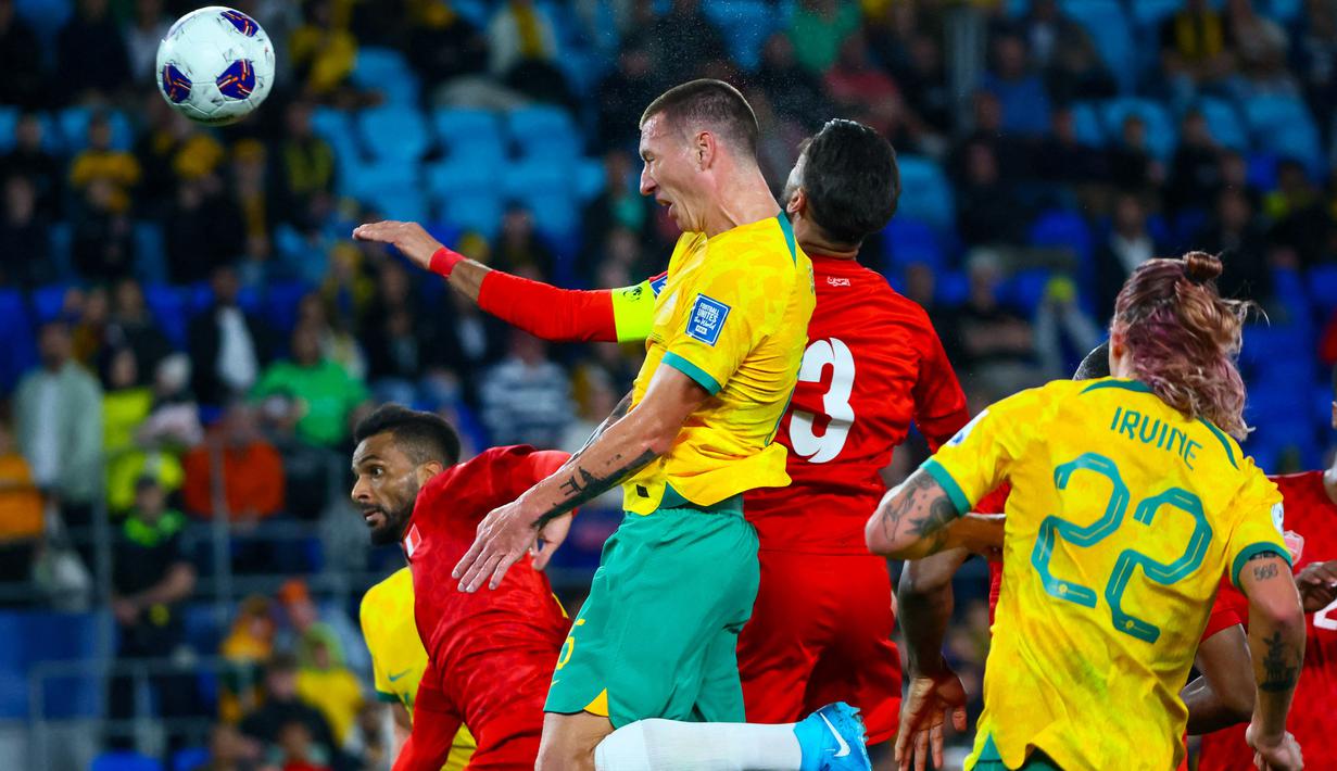 Dengan pengalaman segudang yang ia miliki, Duke juga masih dipanggil oleh Timnas Australia,
termasuk jadi starter saat melawan Indonesia bulan lalu. (AFP/Patrick Hamilton)