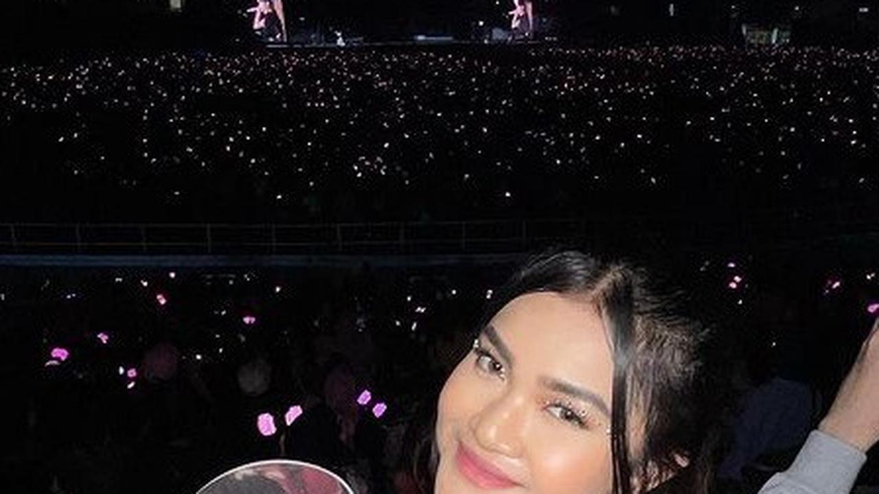 Seperti banyak gadis muda lain, Natasha ternyata seorang K-popers. Ia pernah menghadiri konser Blackpink di Jakarta sambil membawa kipas biasnya. Rupanya Natasya adalah fans Lisa.