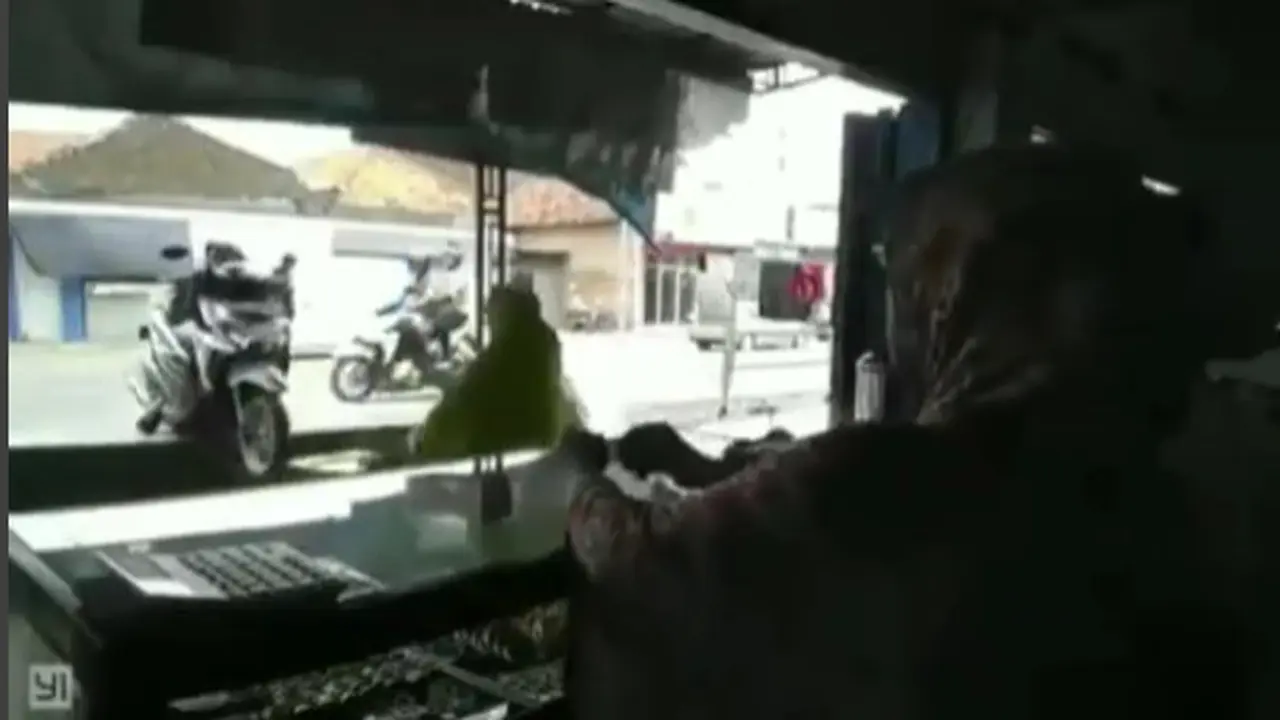 Melibatkan seorang remaja, kecelakaan yang seharusnya bisa dihindari terjadi karena pengendara tak mampu mengendalikan kendaraannya.