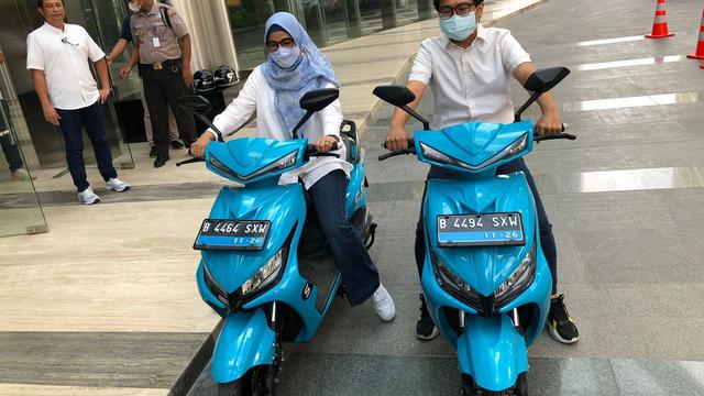BRI Finance menggandeng PT Smoot Motor Indonesia (Smoot) meluncurkan Program Penggunaan Motor Listrik Untuk Kendaraan Operasional, di Lobby Menara BRILIAN Gatot Subroto, Jakarta Selatan, Selasa (21/6/2022).