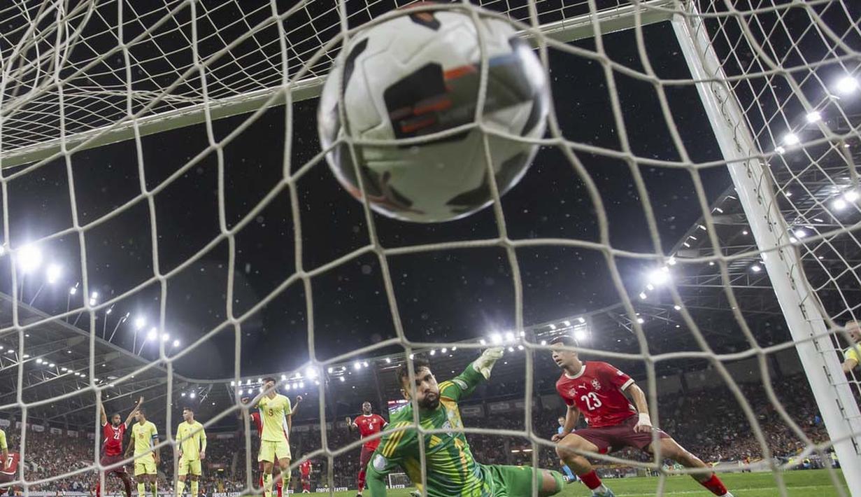 Dua dari empat gol Spanyol diborong oleh Fabian Ruiz, sedangkan dua gol lainnya masing-masing dicetak Joselu dan Ferran Torres. Swiss sempat memperkecil ketinggalan berkat gol Zeki Amdouni. (Salvatore Di Nolfi/Keystone via AP)