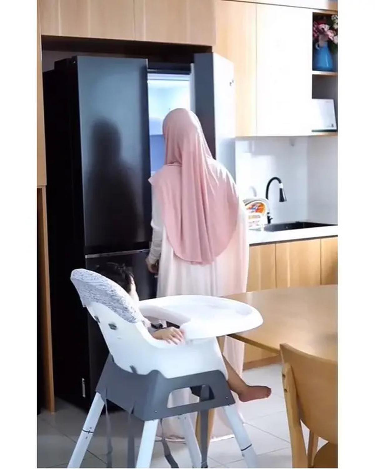 7 Potret Dapur di Rumah Larissa Chou dan Ikram Rosadi, Usung Desain Minimalis