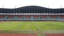 Suasana lapangan di Stadion Pakansari, Bogor, Selasa (3/3/2020). Stadion tersebut merupakan salah satu kandidat veneu untuk piala dunia U-20 pada 2021. (Bola.com/M Iqbal Ichsan)