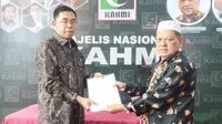 Risman Pasaribu (kanan) resmi mendaftar calon Presidium Majelis Nasional (Kahmi) periode 2022-2027. (Istimewa)