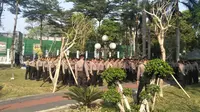 Sejumlah polisi bersiap jelang pelantikan Presiden di Kompleks Parlemen, Minggu (20/10/2019). (Merdeka.com/Sania Mashabi)