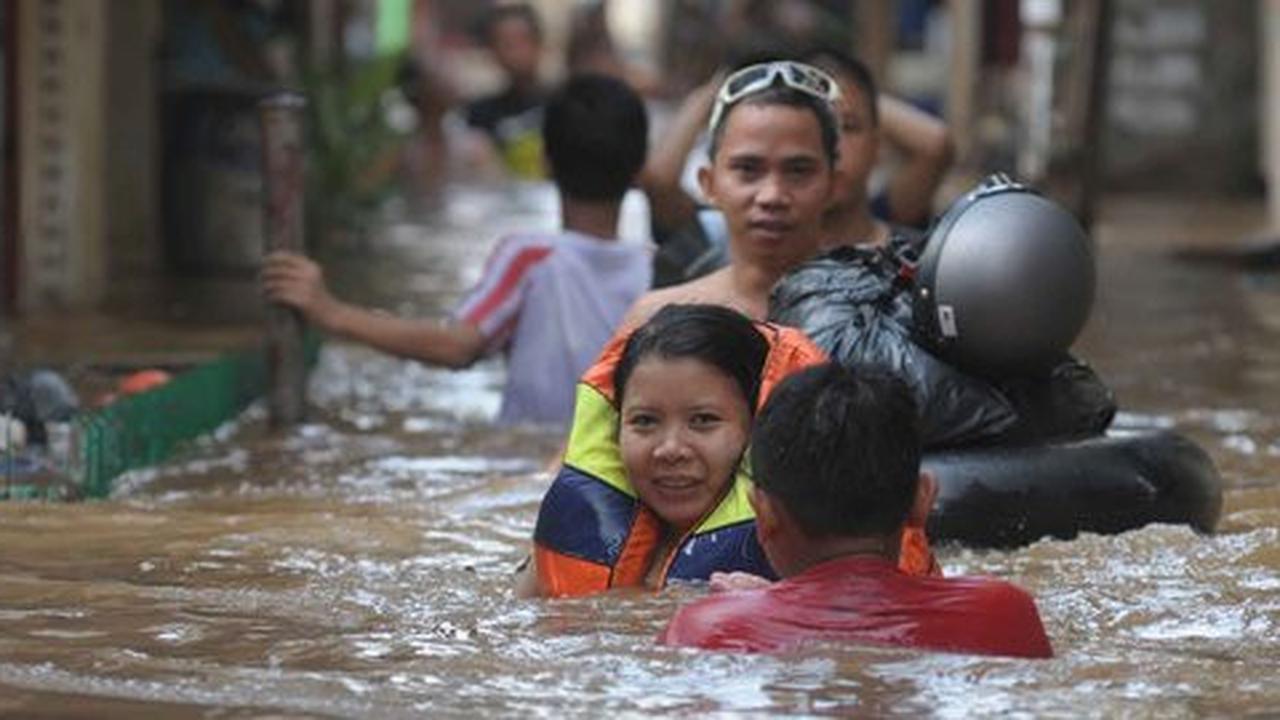 Polisi jaga 24 jam rumah warga yang mengungsi akibat banjir Jakarta