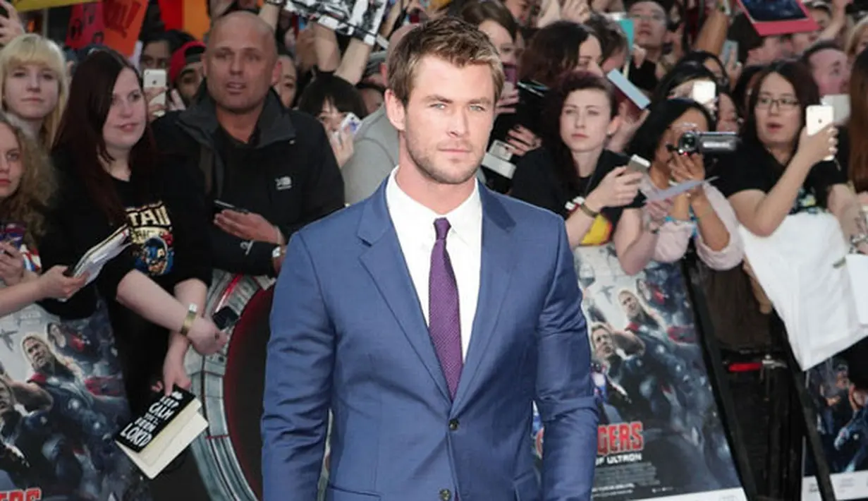 Adakah yang meragukan ketampanan dari Chris Hemsworth? (via buzzfeed.com)