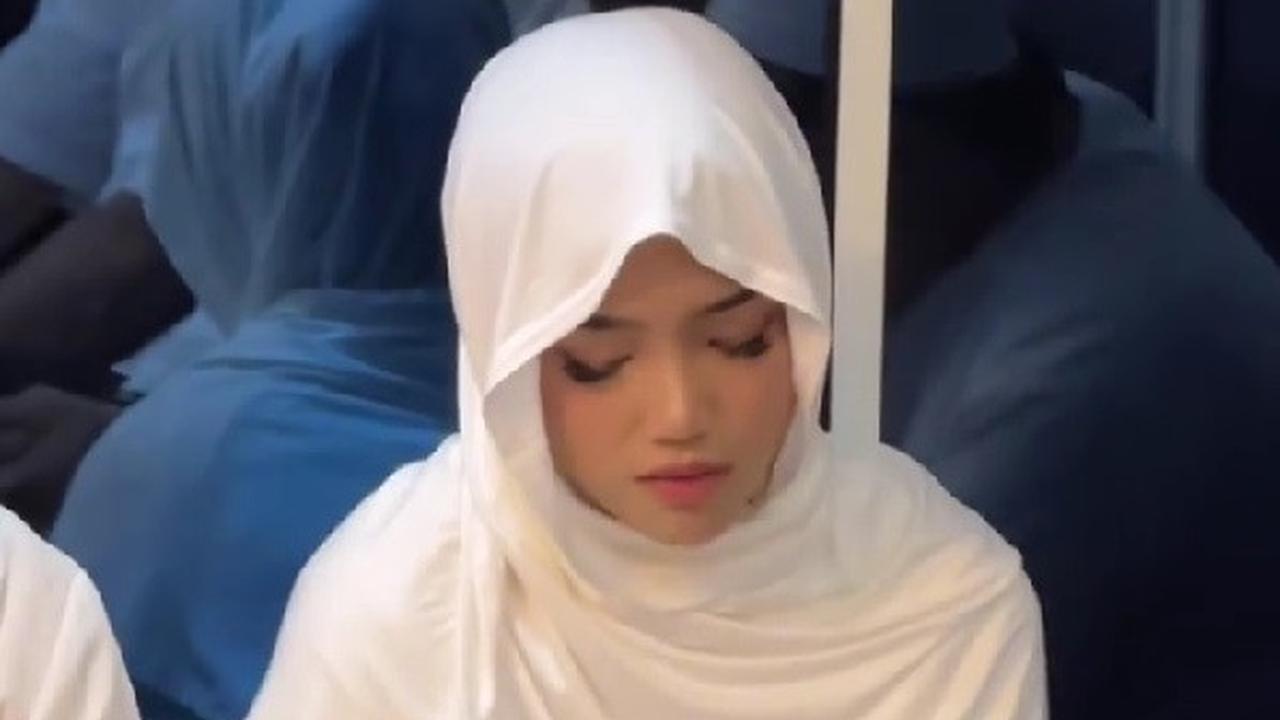 Potret Fuji Berhijab Syari di Momen Pengajian Frans Faisal, Netizen: Versi Yalili Yalili Ga Ada Obat