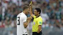 Wasit yang memimpin partai Piala Dunia 2018 antara Jerman lawan Meksiko, Alireza Faghani, memimpin enam laga di Liga 1 2017.  (AP Photo/Victor R. Caivano)