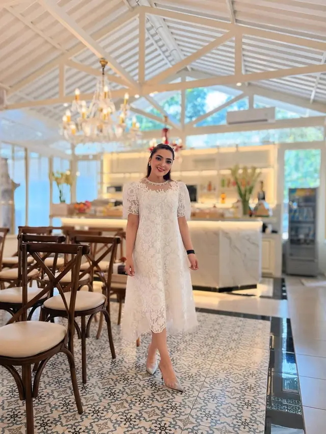 Gaya Elegan Ashanty Pakai Dress Brokat, Tampil Menawan dalam Setiap Momen