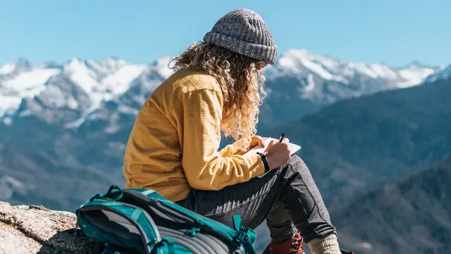 Mendaki Gunung - Vania