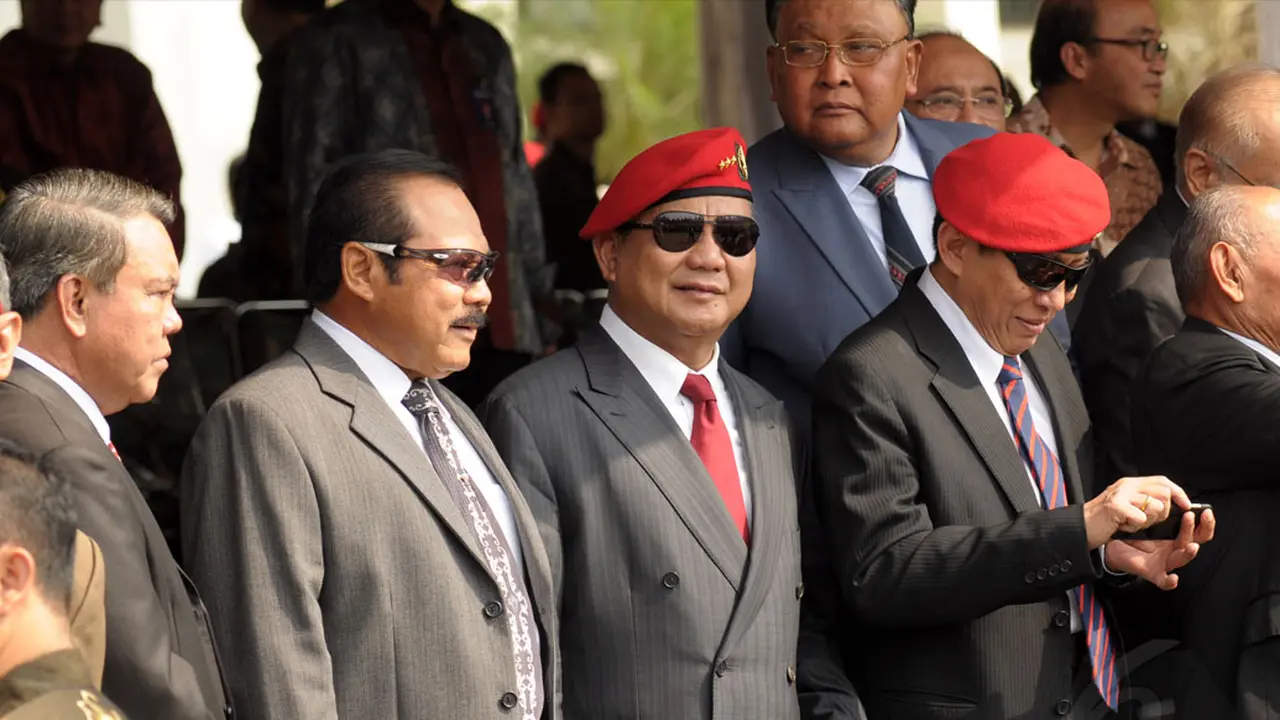 Prabowo Kembali Kenakan Baret Merah