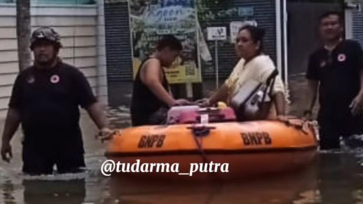 Banjir Bali, 4 Turis Asing Dievakuasi dari Vila Pakai Perahu Karet