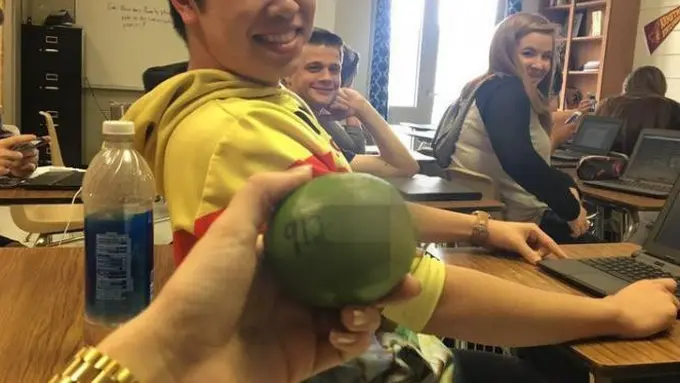 Lempar Pick Up Lime ke Gebetan di Kelas, Cowok Ini Di-friendzone