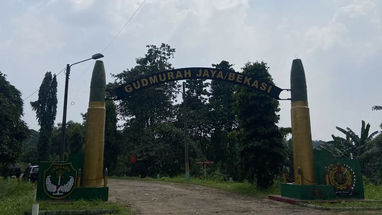 Gudang Amunisi Daerah (Gudmurah) di wilayah teritorial Kodam Jaya meledak dan menyebabkan kebakaran hebat yang merugikan warga di kawasan perbatasan Bekasi-Bogor, Jawa Barat.