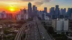 Rangkaian kereta Lintas Raya Terpadu (LRT) Jabodebek melintas di Jalan Gatot Subroto, Jakarta, Senin (18/8/2025). (merdeka.com/Arie Basuki)