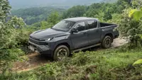 Toyota Hilux BEV Resmi Meluncur, Simak Keunggulannya