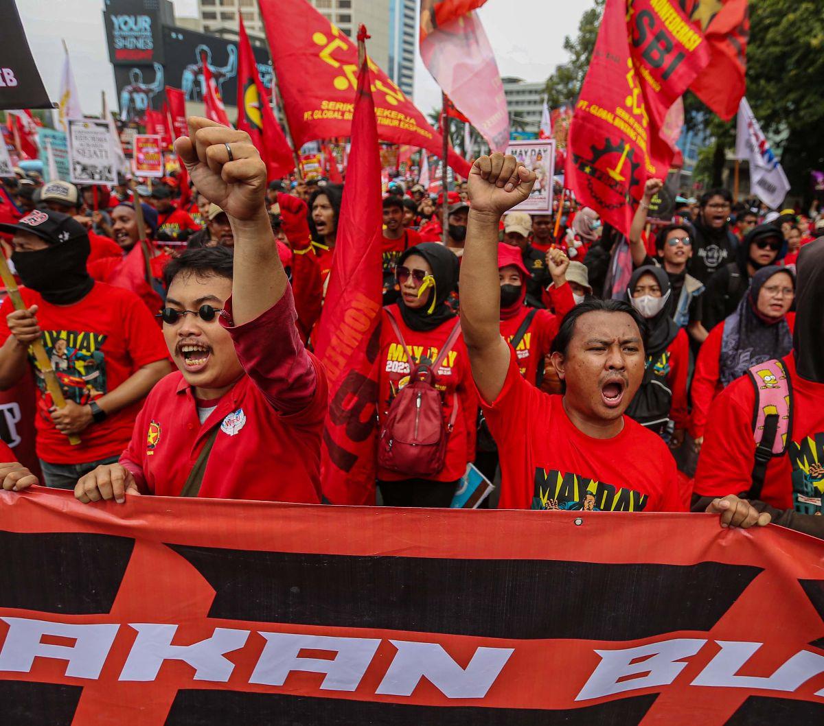 Ribuan buruh dari sejumlah aliansi juga memadati kawasan Bundaran HI, Jakarta, Rabu (1/5/2024). Mereka turut menyampaikan aspirasinya dalam aksi unjuk rasa memperingati May Day atau Hari Buruh Sedunia yang jatuh pada 1 Mei. Foto: Liputan6.com/Angga Yunia