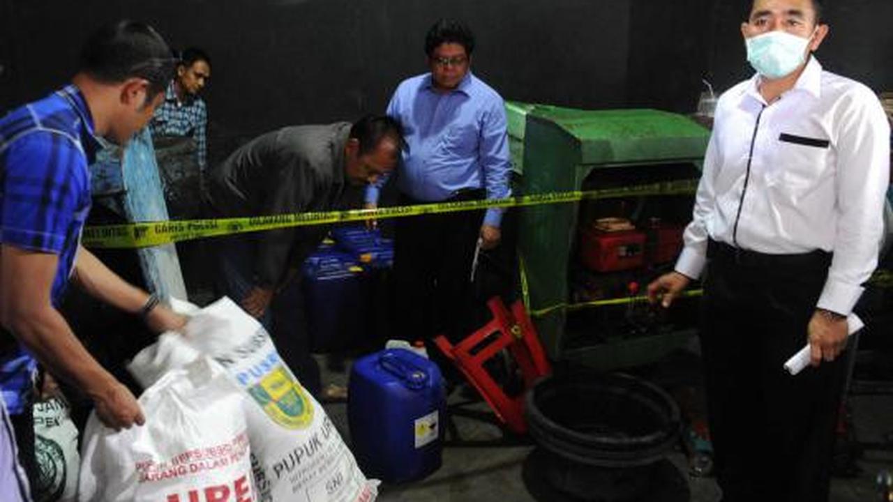 Gudang pengoplosan pupuk bersubsidi digerebek Polisi