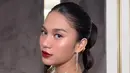 Terbaru, keduanya terlihat menghadiri pesta ulang tahun Makeup Artis (MUA) Marlene Hariman dengan penampilan yang sama-sama all out. Bagai Yin & yang, Aaliyah dan Azizah kompak bergaya glamor mengenakan gaun sequin warna hitam-putih. [@azizahsalsha_/@aaliyah.massaid].
