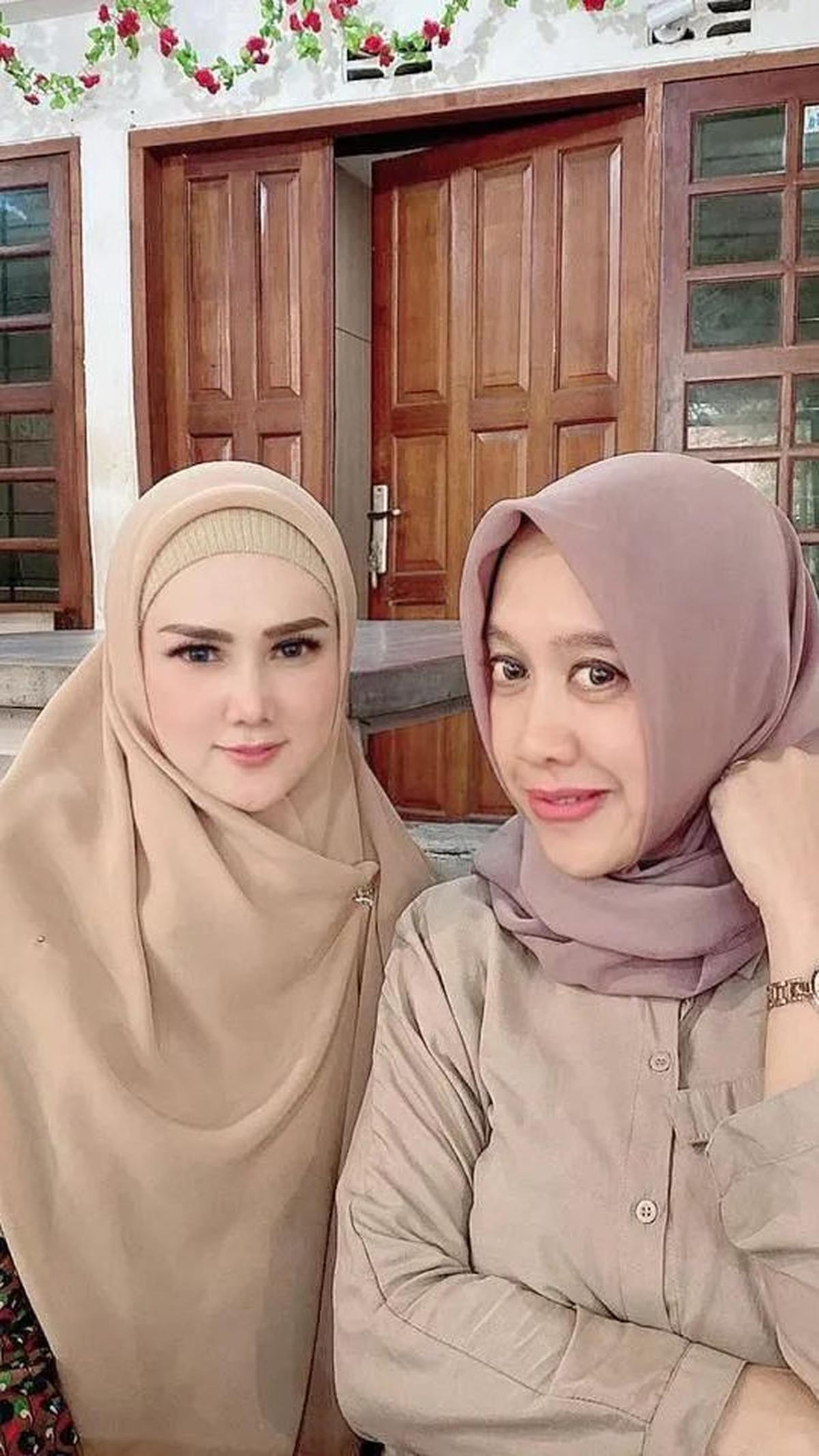 Mulan Jameela juga dekat dengan istri sang mantan suami, Sofia Upay.&nbsp;