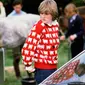Sweater motif kambing hitam kesayangan Putri Diana yang dipakai pertama kali ke pertandingan polo Pangeran Charles pada 1981. (dok. Instagram @sothebys/https://www.instagram.com/p/Ct8_D1WOeOR/?hl=en/Dinny Mutiah)