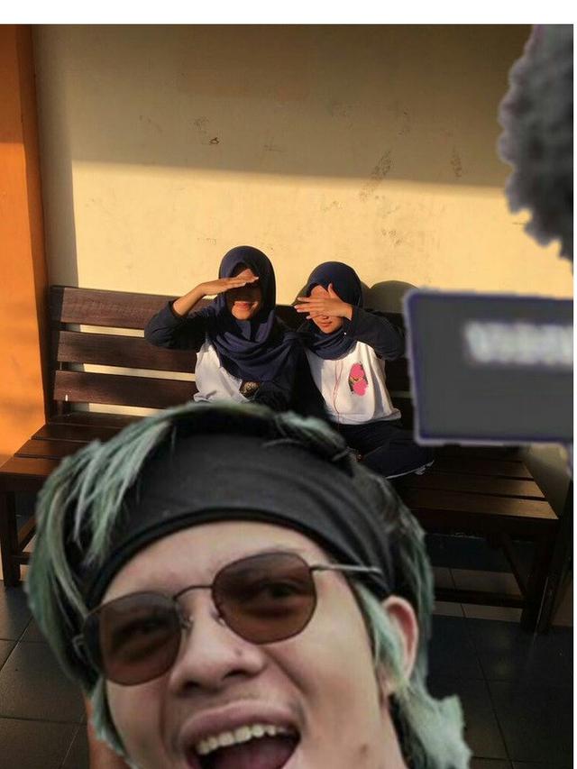 Wanita Ini Minta Diedit Foto Agar Hilangkan Bola, 6 Hasilnya Bikin Cengengesan