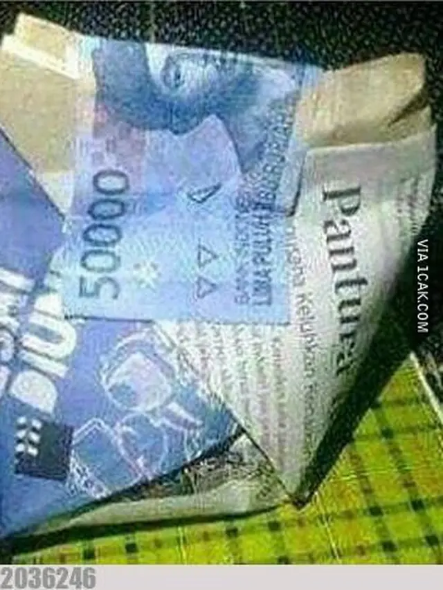 9 Kertas Nasi Bungkus Ini Nyeleneh Banget, Bikin Tak Fokus Makan