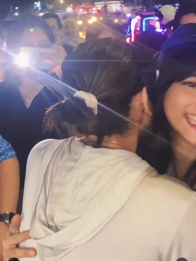 Keakraban Nikita Mirzani dan Fuji (Foto: instagram opra.entertainment)