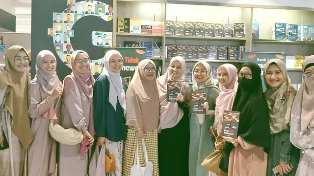 7 Potret Natasha Rizky dalam Book Talk Peluncuran Buku Kamu Tidak Istimewa