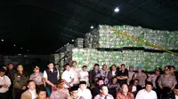 Satgas Ketahanan Pangan Mabes Polri gerebek gudang pemalsuan beras di Bekasi. (Liputan6.com/Fernando Purba)