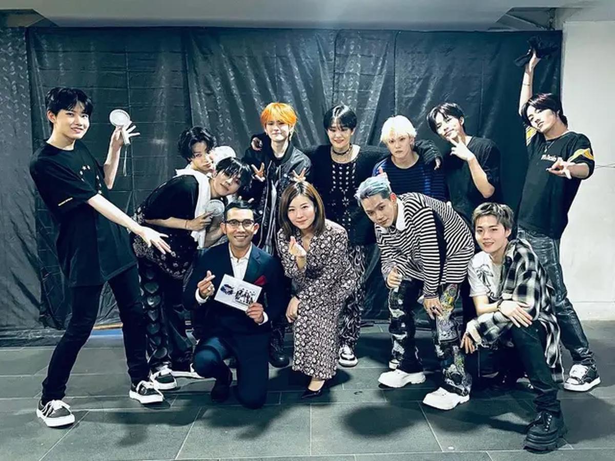 Indra Herlambang dan Artis Kpop, Treasure (Sumber: Instagram/indraherlambang)