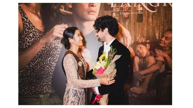 5 Potret Anggun Claresta Taufan di Gala Premiere Film Pangku, Pakai Kebaya Brokat