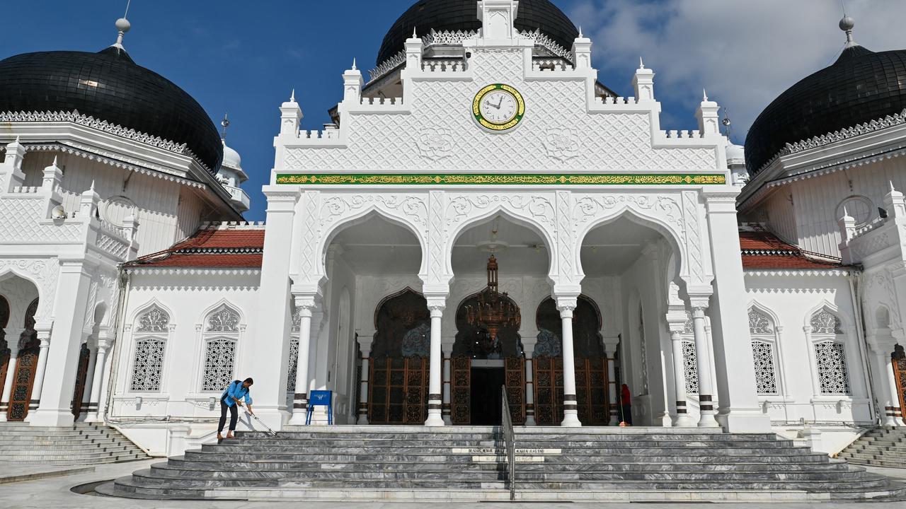 Sambut Ramadhan, Masjid Raya Baiturrahman di Banda Aceh Dibersihkan
