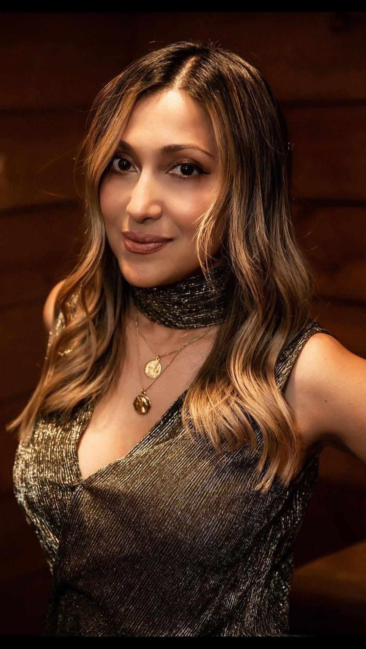 Tia Azhari <br>