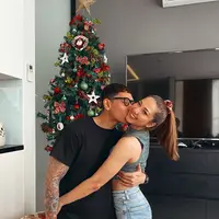 "Jadi sebenarnya waktu aku di Wisma Atlet, kami tuh dikasih announce dari jam 9 sampai 11 pagi berjemur, tetapi dengan catatan tidak bergerombol. Kalau pun tidak mau ya tidak apa-apa, kayak aku berolahraga sendiri di kamar aku," ujar Andrea Dian. (Instagram/andreadianbimo)