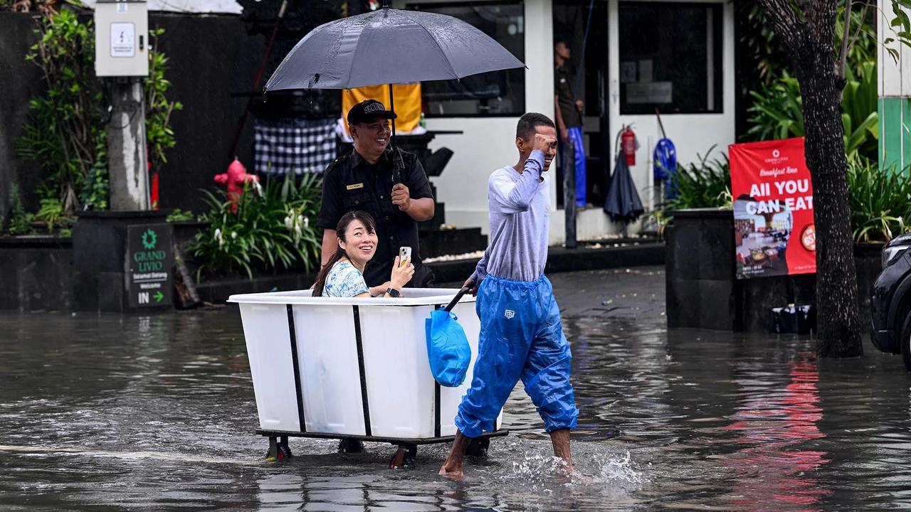 FOTO: Hujan Deras Picu Banjir di Kawasan Wisata Bali Selatan