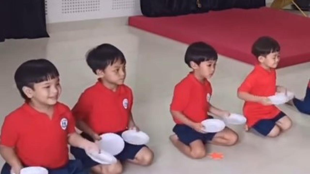 Latihan Tari Piring di Sekolah, Ini 7 Potret Gala Sky yang Ekspresinya Menggemaskan - Paling Sumringah
