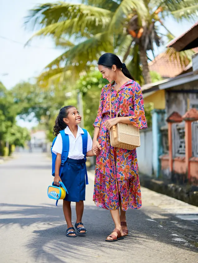 Baju Ibu Antar Anak Sekolah