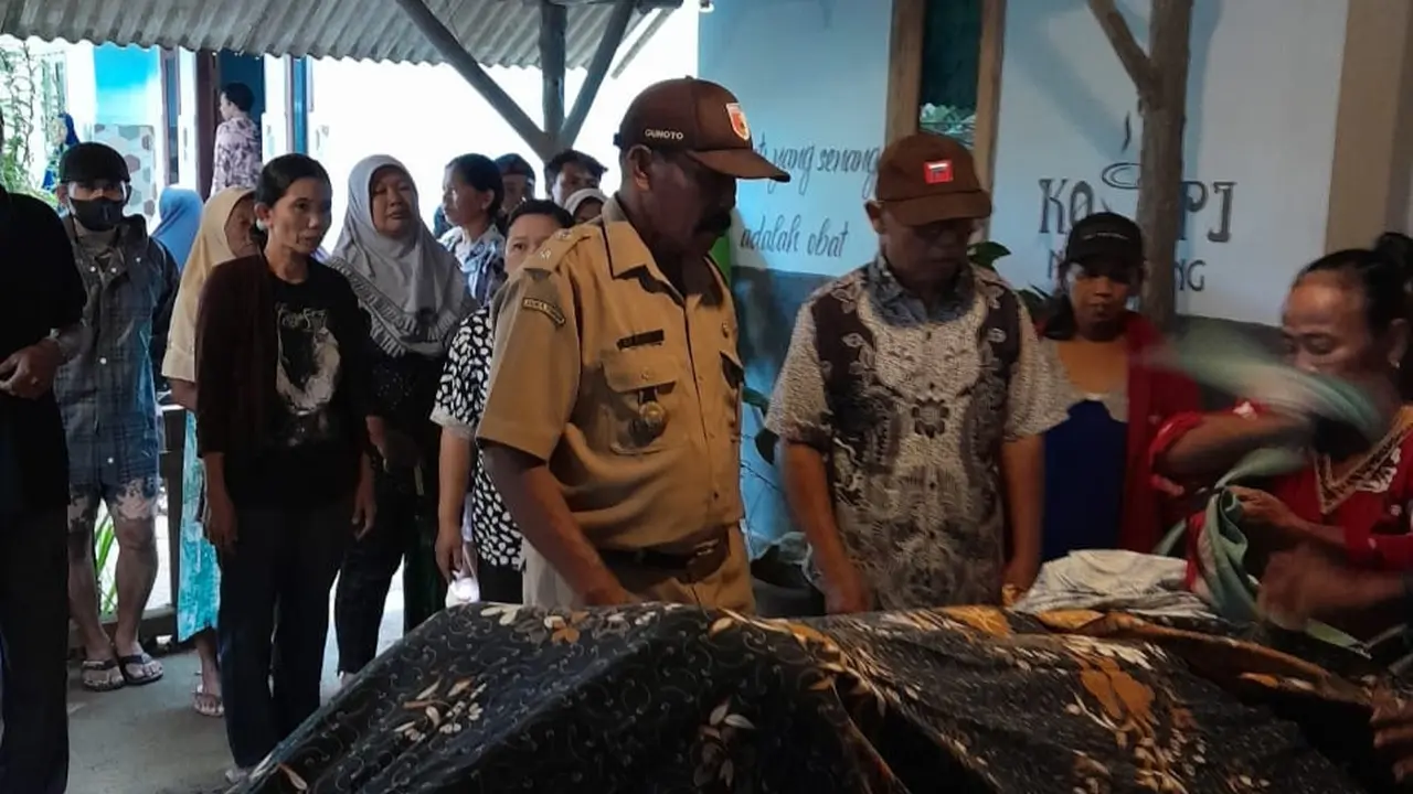 Jasad Petrus korban tenggelam di Muara Mbaduk  sudah berada di rumah duka (Istimewa)