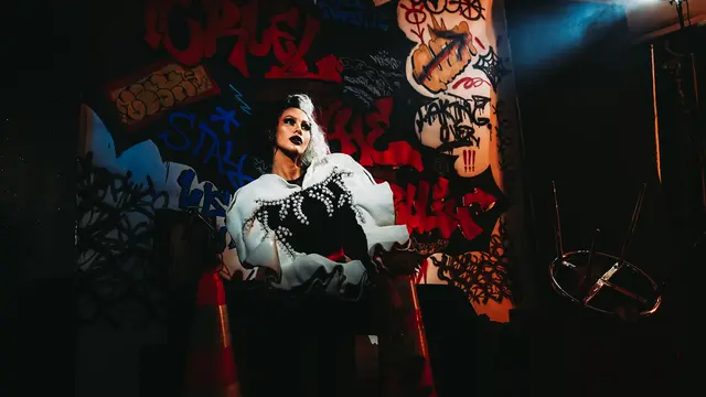 Kolaborasi Disney Indonesia dan Ivan Gunawan mempersembahkan busana yang terinspirasi dari karakter Cruella dan Baroness