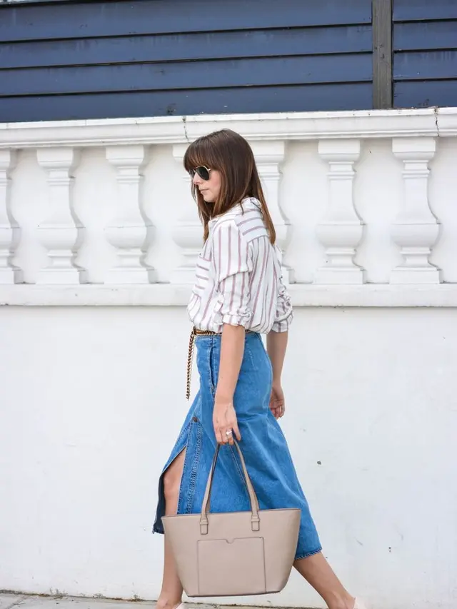 [Bintang] Tampil Modern Chic dengan Rok Midi Jeans yang Everlasting