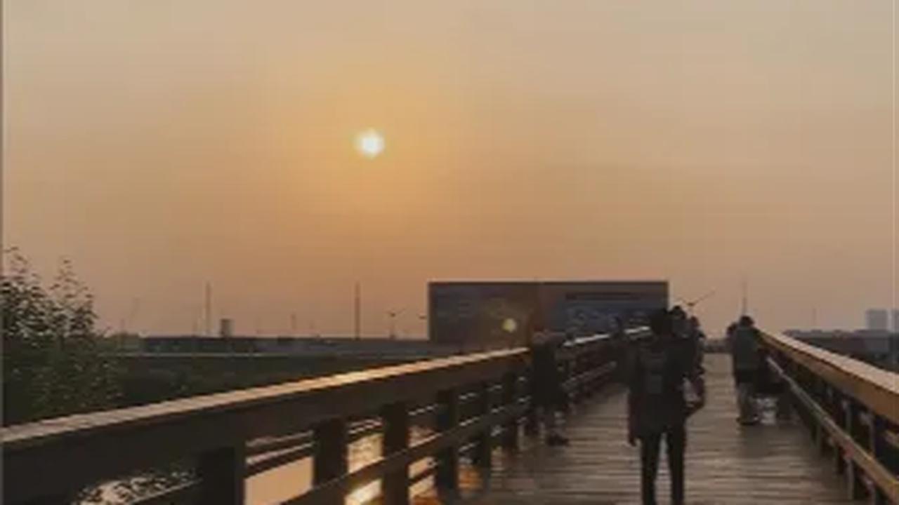 Menikmati Pinggir Pantai Jakarta
