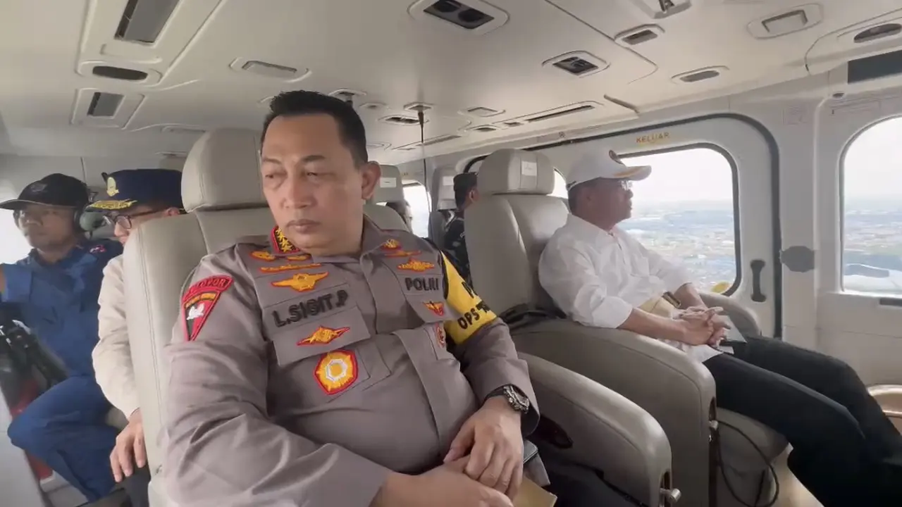 Kapolri Jenderal Listyo Sigit Prabowo melakukan patroli udara menggunakan helikopter di jalur tol untuk mengecek kondisi terkini arus balik Lebaran Idul Fitri 2024.