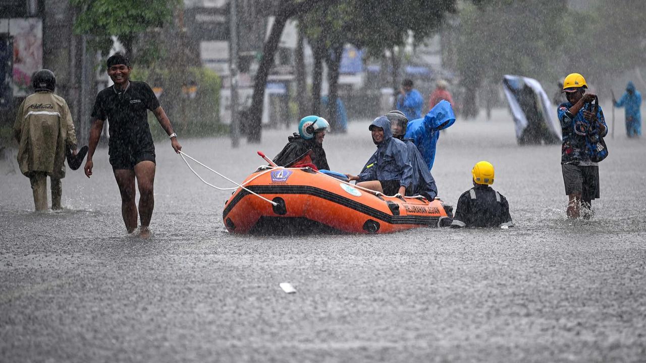 FOTO: Hujan Deras Picu Banjir di Kawasan Wisata Bali Selatan