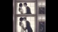 Dalam epidose terakhirnya, setelah resmi mengikat janji suci, Lee Jong Suk tak kuasa memberikan ciuman manisnya di bibir Park Shin Hye. (dramafever.com)